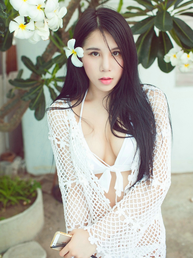 南湘Baby白色比基尼诱惑迷人气质风情养眼美乳美腿写真