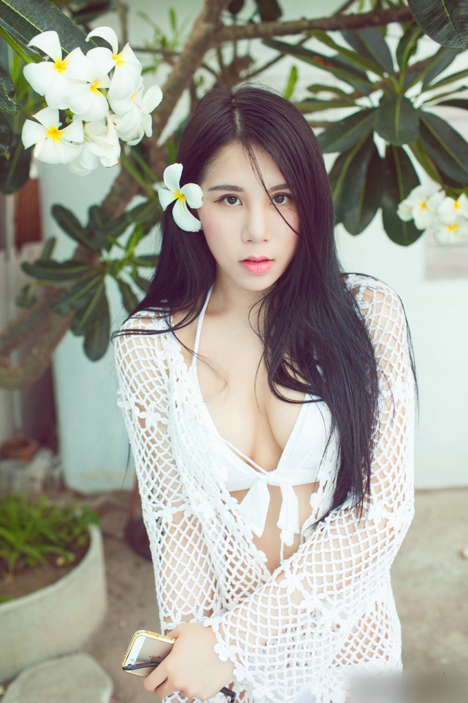 南湘Baby白色比基尼诱惑迷人气质风情养眼美乳美腿写真