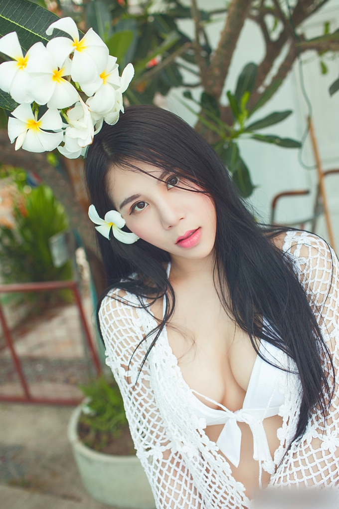 南湘Baby白色比基尼诱惑迷人气质风情养眼美乳美腿写真