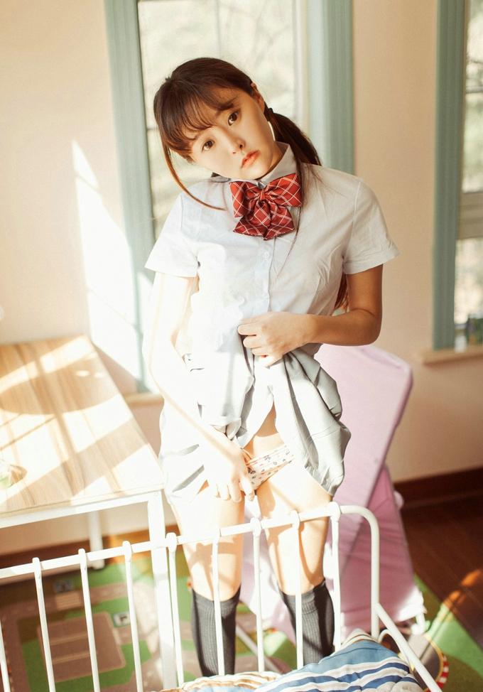 柳侑绮Sevenbaby邻家小妹巨乳迷人卖萌写真
