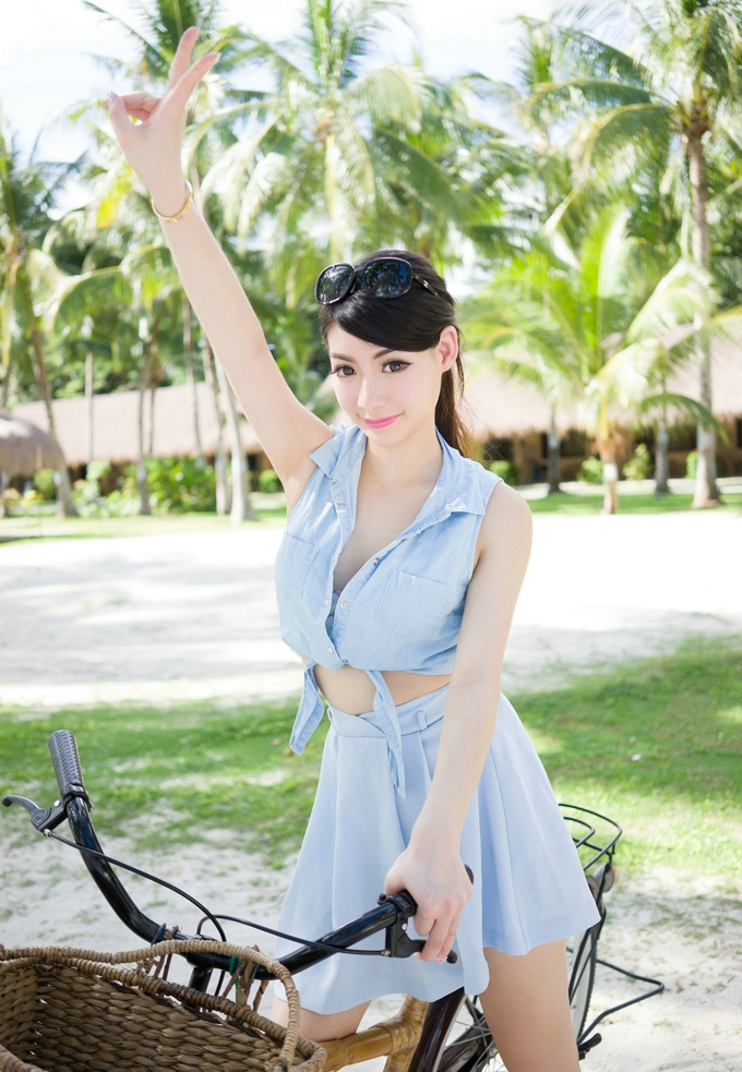 气质美女Mara酱清凉性感诱惑迷人美乳翘臀大长腿养眼写真