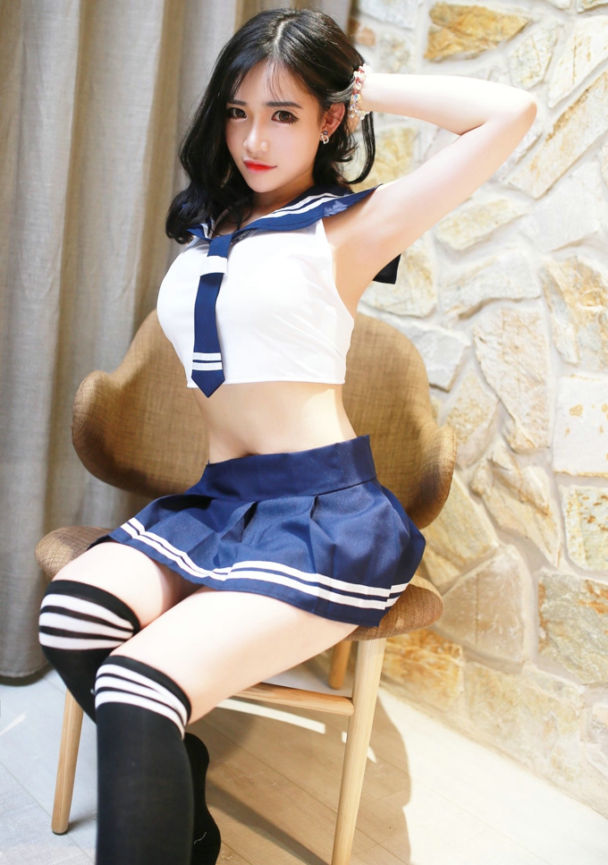 性感迷人嫩模合计美乳妖娆白嫩肌肤写真