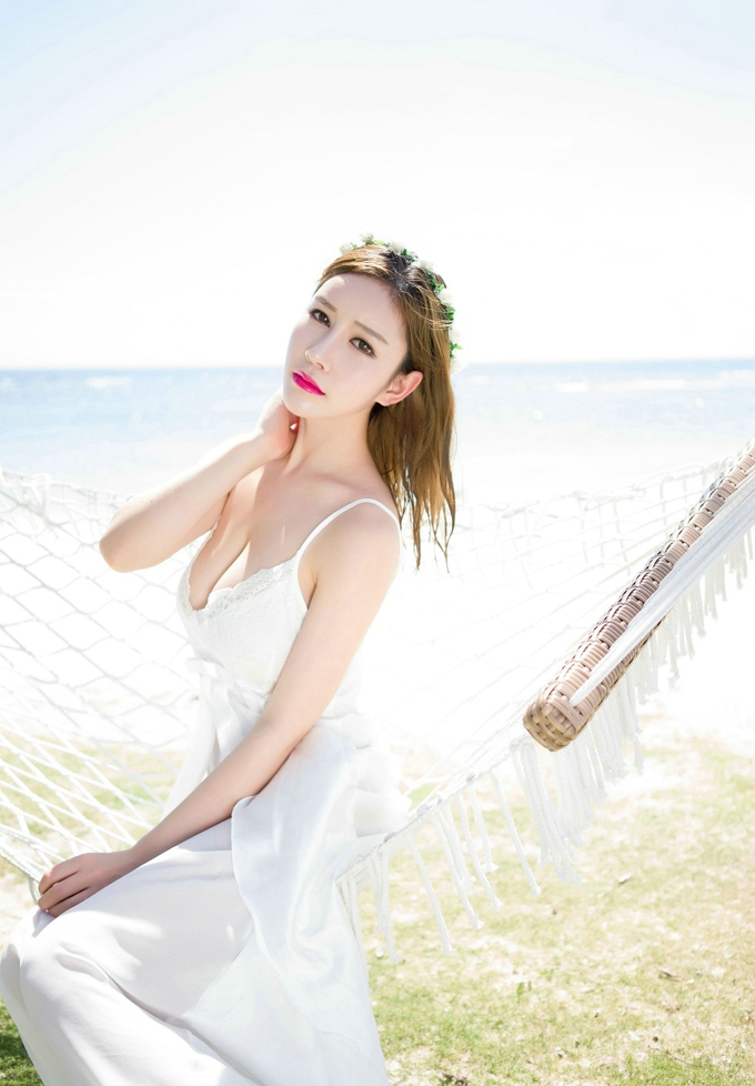 气质女神于姬Una诱惑迷人美乳性感火辣身材白嫩肌肤写真
