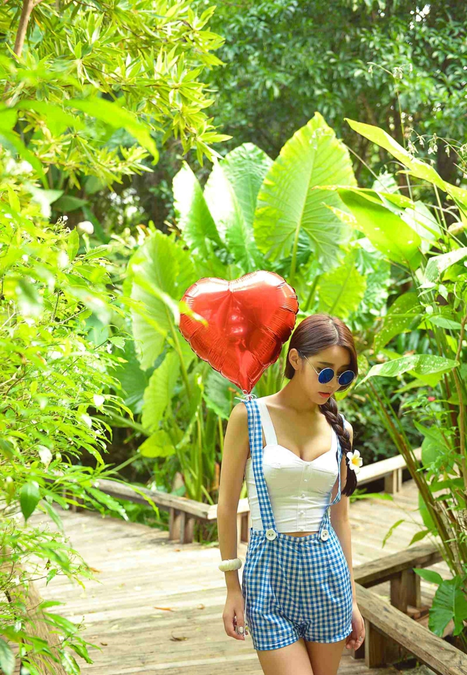 美女模特徐妍馨Mandy普吉岛旅拍娇媚美乳诱人阳光写真