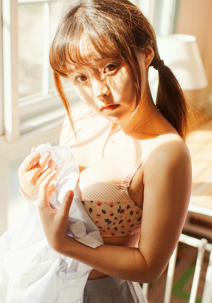 柳侑绮Sevenbaby邻家小妹巨乳迷人卖萌写真