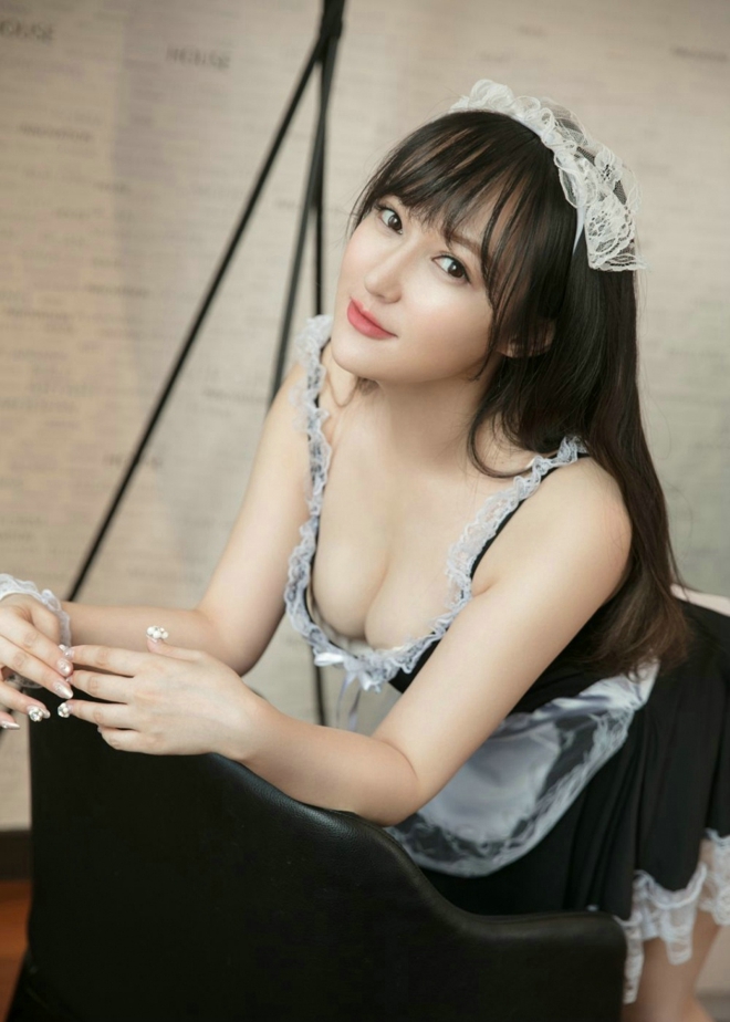 性感娇媚火辣女仆制服美女美乳娇艳销魂诱惑写真