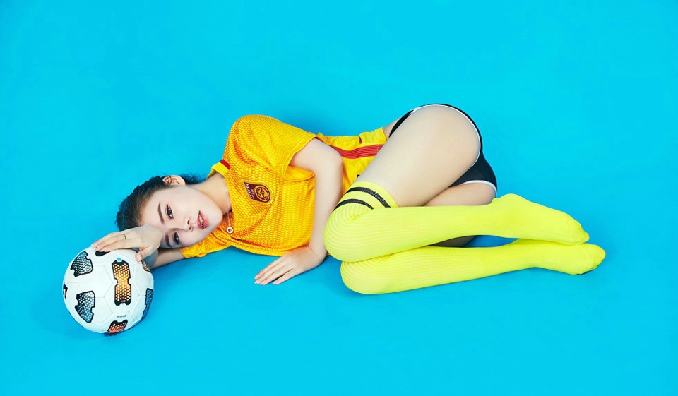 爱丽莎足球宝贝秀完美身材豪乳遮点极致诱惑写真