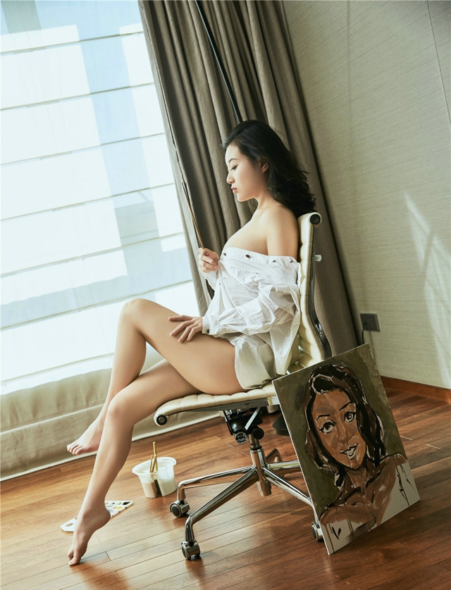 性感引诱迷人长腿美女画家张梓然人体涂鸦诱惑爆乳妩媚写真
