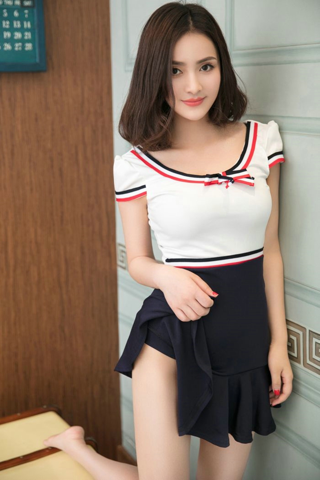 白皙靓丽白领美女私房美乳翘臀妖娆娇媚诱惑写真