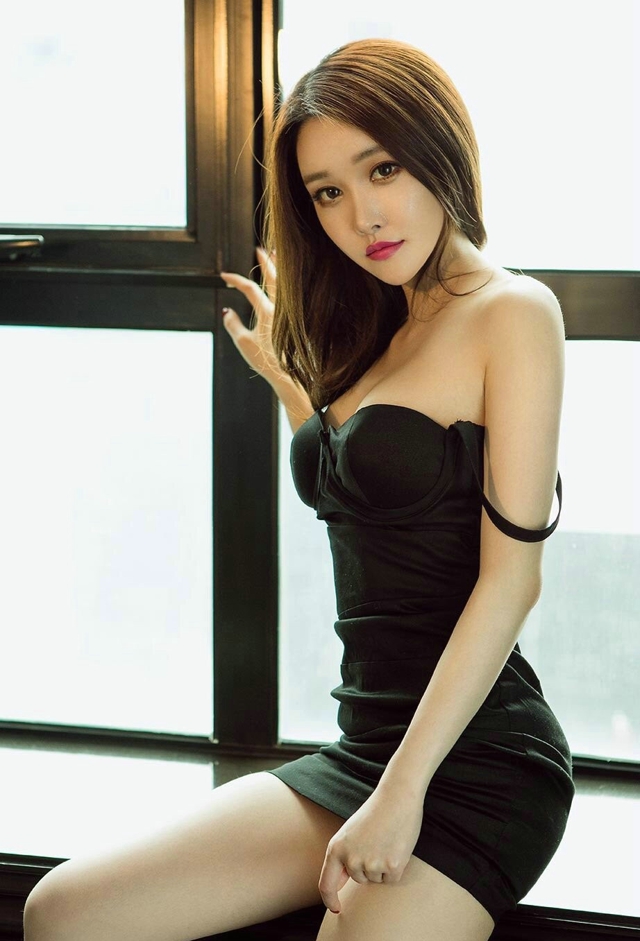 平面模特儿白露性感诱人娇嫩养眼私房照图片写真