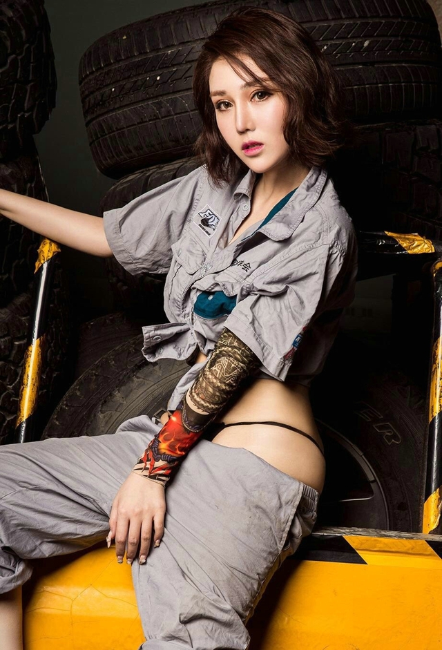 极品美女模特王尔琳性感美乳美腿诱人娇嫩私拍写真