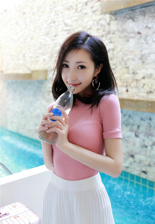 曼妙的身材绝佳的气质美女Yumi-尤美旅拍性感勾魂高清写真