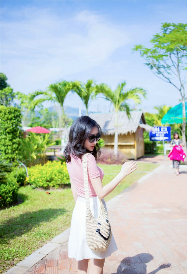 曼妙的身材绝佳的气质美女Yumi-尤美旅拍性感勾魂高清写真