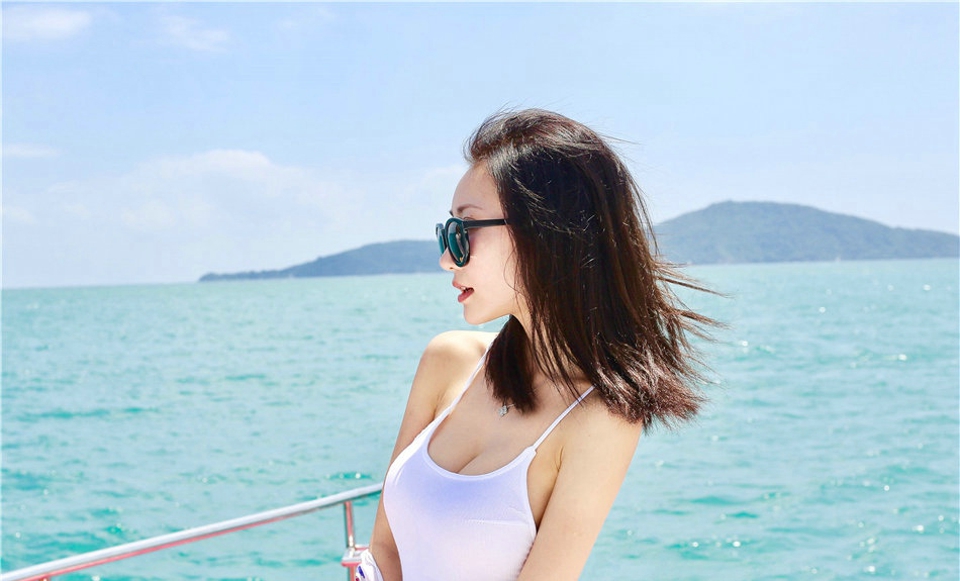 曼妙的身材绝佳的气质美女Yumi-尤美旅拍性感勾魂高清写真