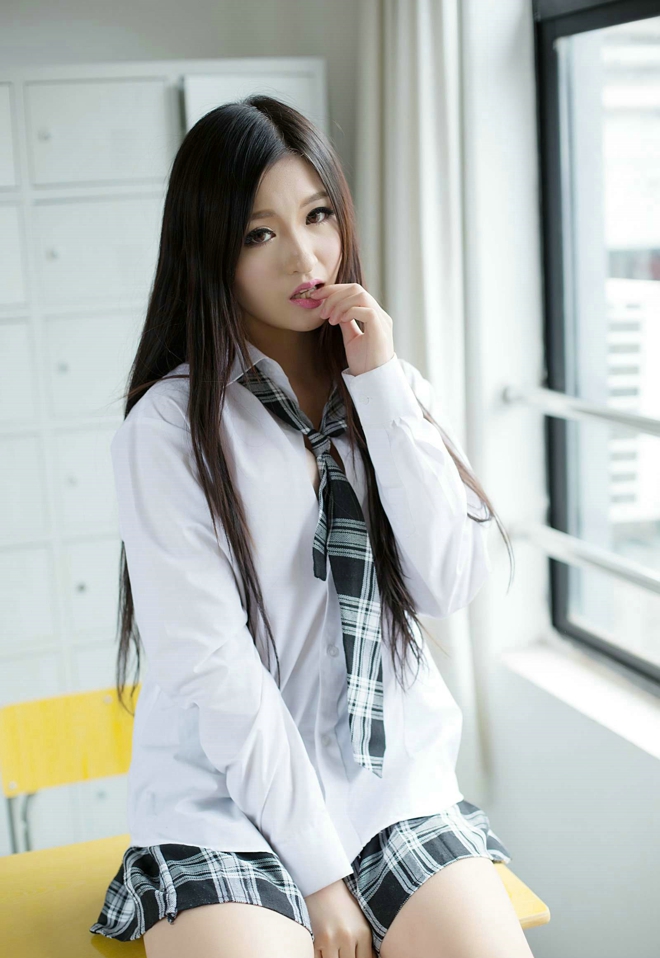 清纯娇艳性感美女模特学生制服娇媚妖娆诱惑撩人写真