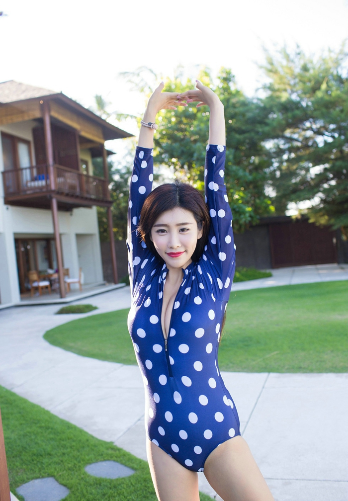 美乳女神程小烦不烦性感诱惑勾魂娇嫩白皙肌肤迷人养眼写真