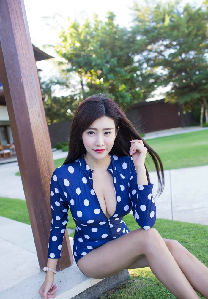 美乳女神程小烦不烦性感诱惑勾魂娇嫩白皙肌肤迷人养眼写真