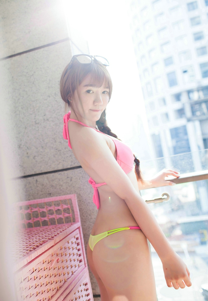 嫩模小宝酱粉红内衣性感丁字裤秀美臀撩人姿势写真