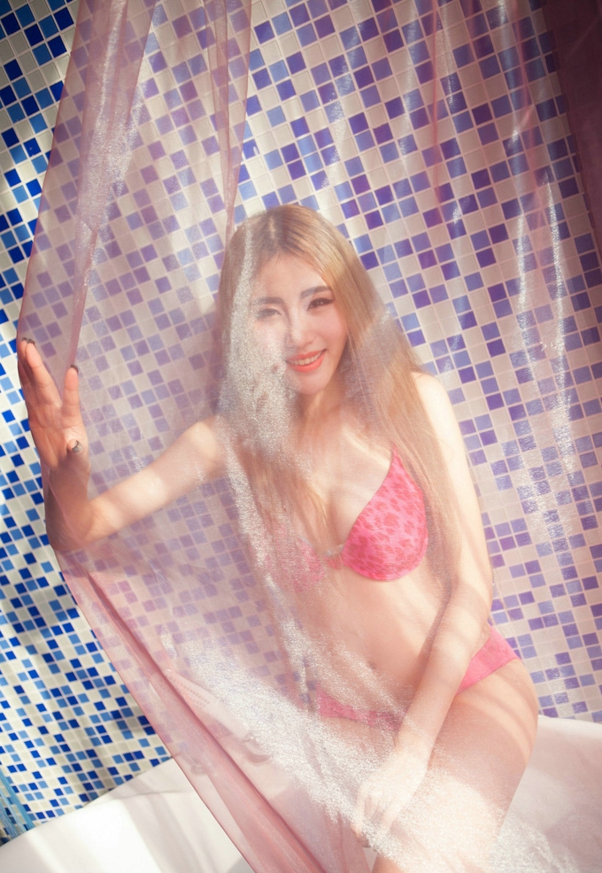 性感女神张咏儿rainny内衣系列诱惑勾魂美胸美腿写真