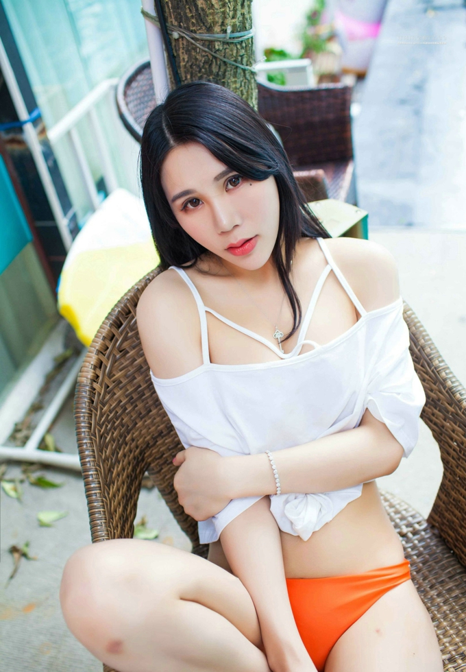 丰润翘臀美女林恩芝alu性感迷人写真