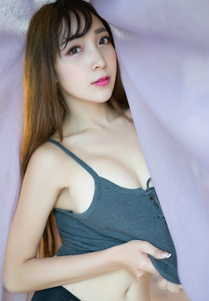 歆小兔chobits诱惑迷人大胸娇嫩俏丽性感内衣系列写真