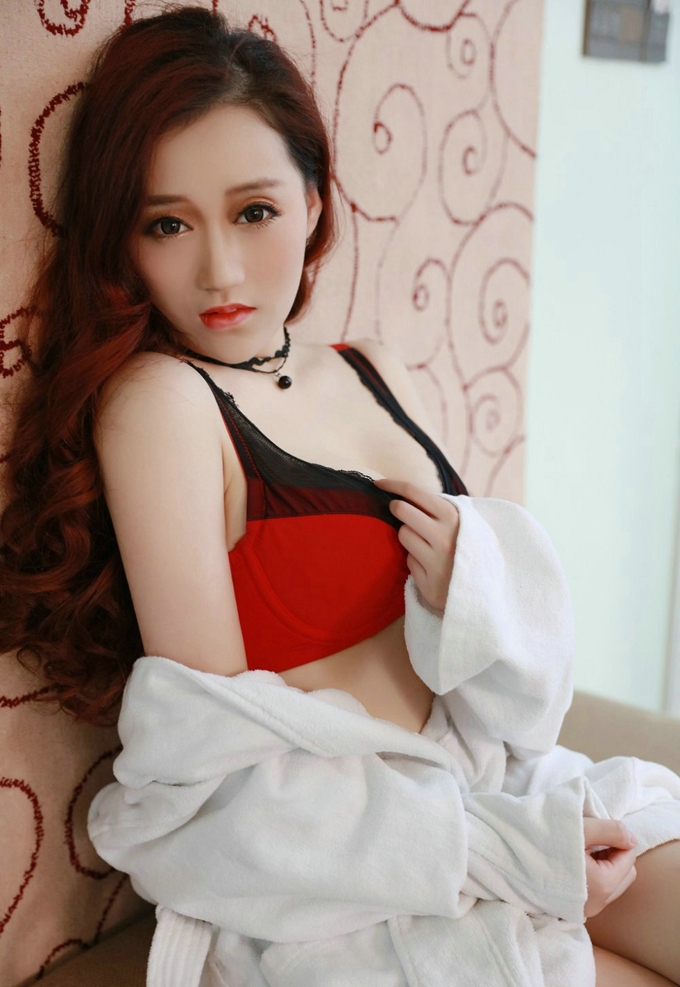 嫩模叶梦轩居家黑色蕾丝内衣秀傲人美胸白嫩翘臀诱惑写真
