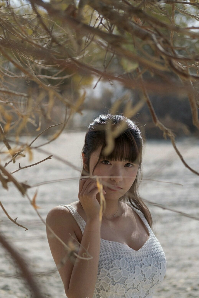 球球军大衣下黑色内衣完美身材写真