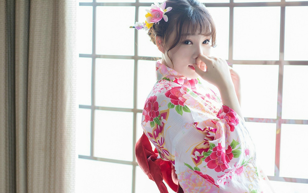 性感尤物芝芝Booty花色日系和服红色蕾丝内裤诱惑迷人气质写真