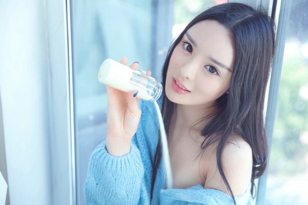 性感纤弱娇媚清纯嫩模晓迪秀魔鬼身材香艳妖娆诱惑私房写真