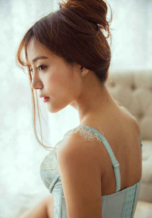 性感清纯邻家美女丰满美胸靓丽温馨写真