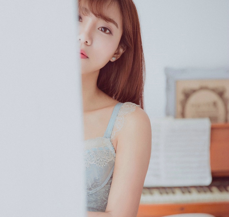 性感清纯邻家美女丰满美胸靓丽温馨写真