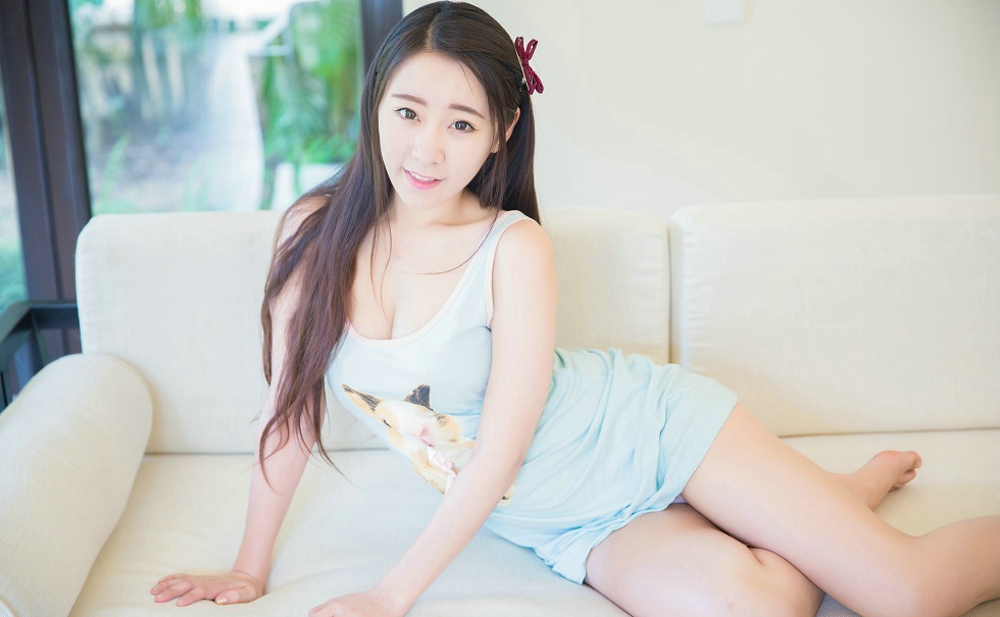 清纯女神朵比DOBBY居家私房美乳翘臀白嫩肌肤完美身材写真