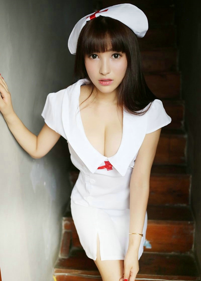 火辣性感丰姿美女护士妮可可制服诱惑娇艳欲滴高清写真