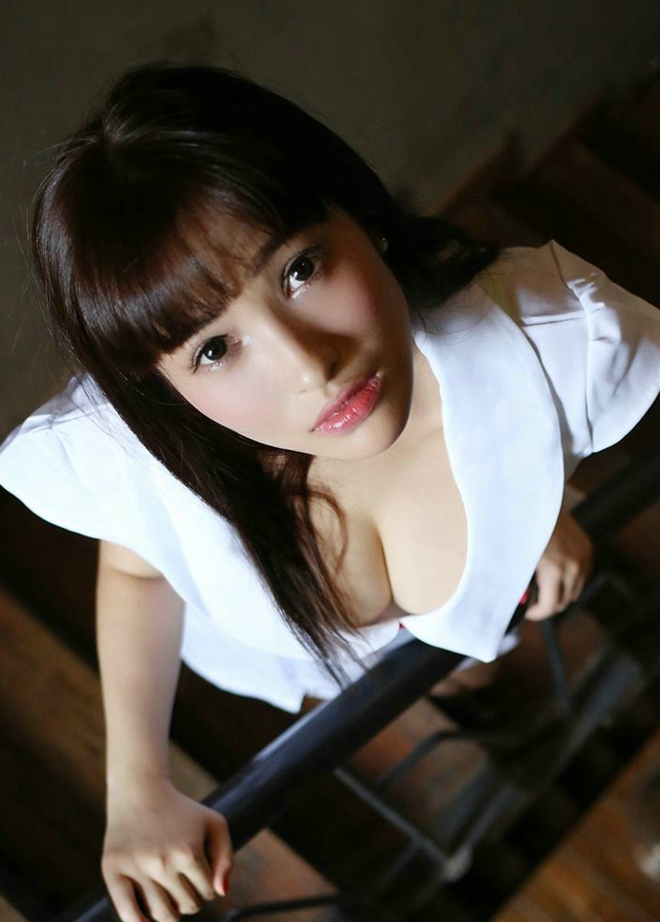 火辣性感丰姿美女护士妮可可制服诱惑娇艳欲滴高清写真