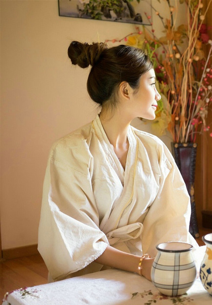 高颜值美女小蕾蕾清新迷人性感诱惑泳衣长腿女神勾魂写真