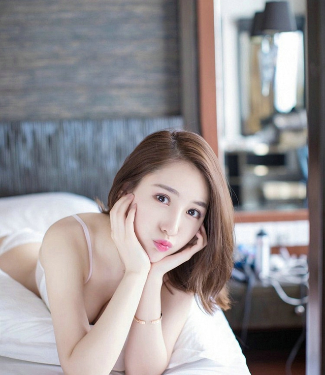 清纯性感美乳漂亮美女刘奕宁Lynn撒娇卖萌唯美写真