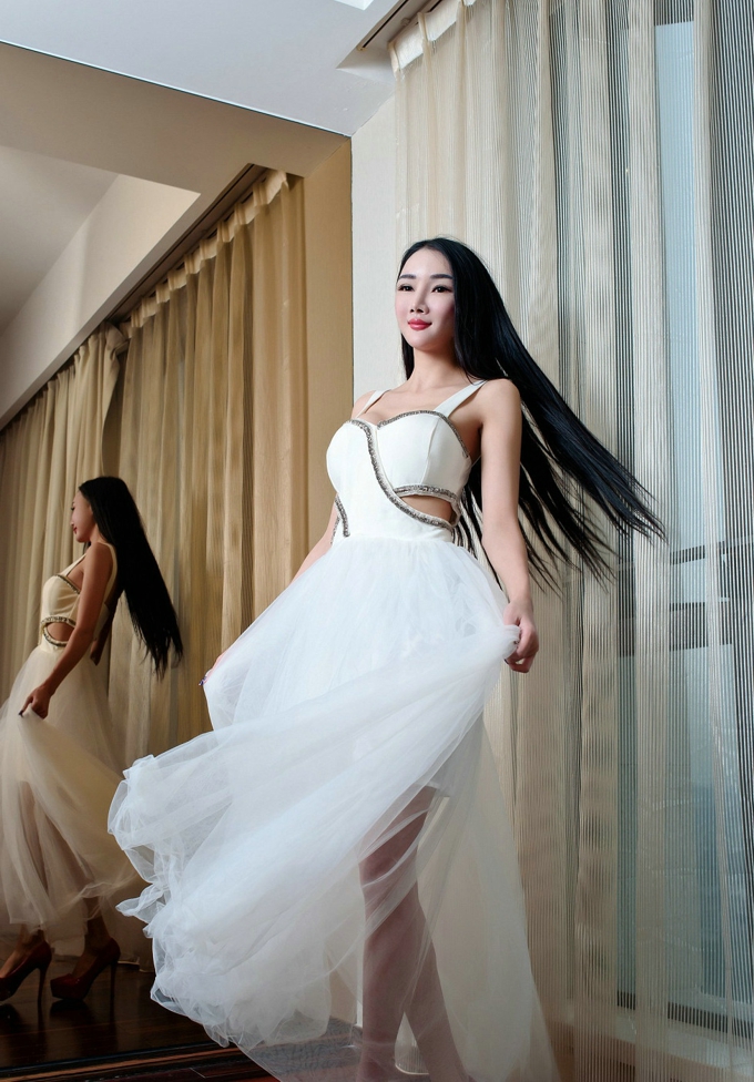 性感少妇婕西儿诱惑迷人气质勾魂撩人眼神火辣身材写真