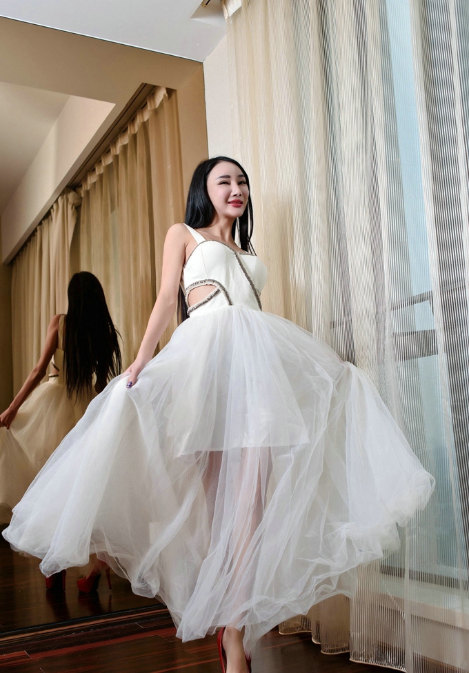 性感少妇婕西儿诱惑迷人气质勾魂撩人眼神火辣身材写真