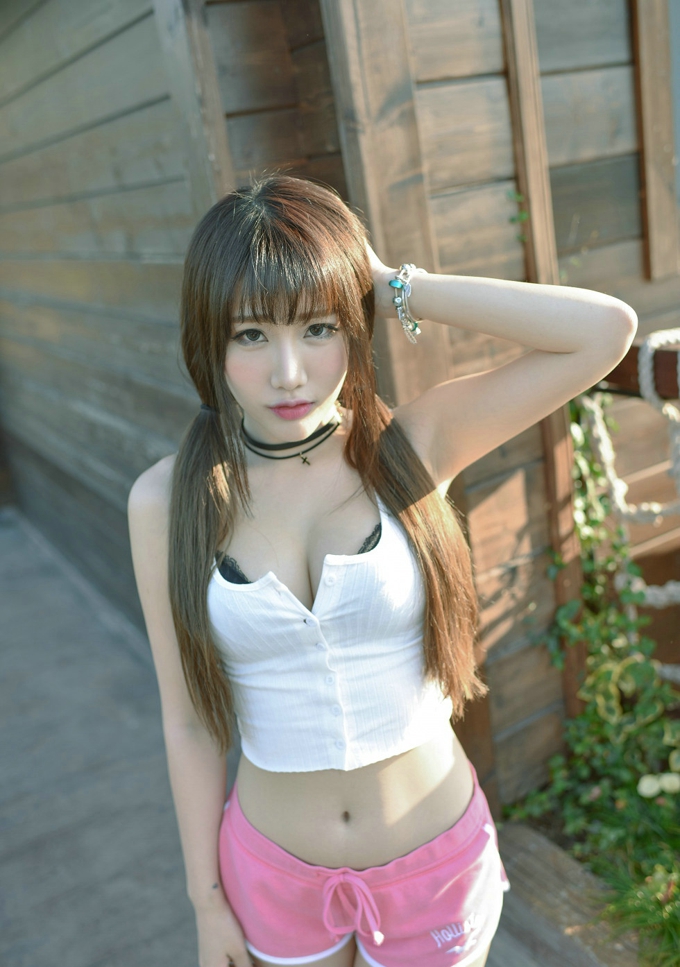 青春靓丽女模特Akiki朱若慕性感可人诱惑气质美乳翘臀写真