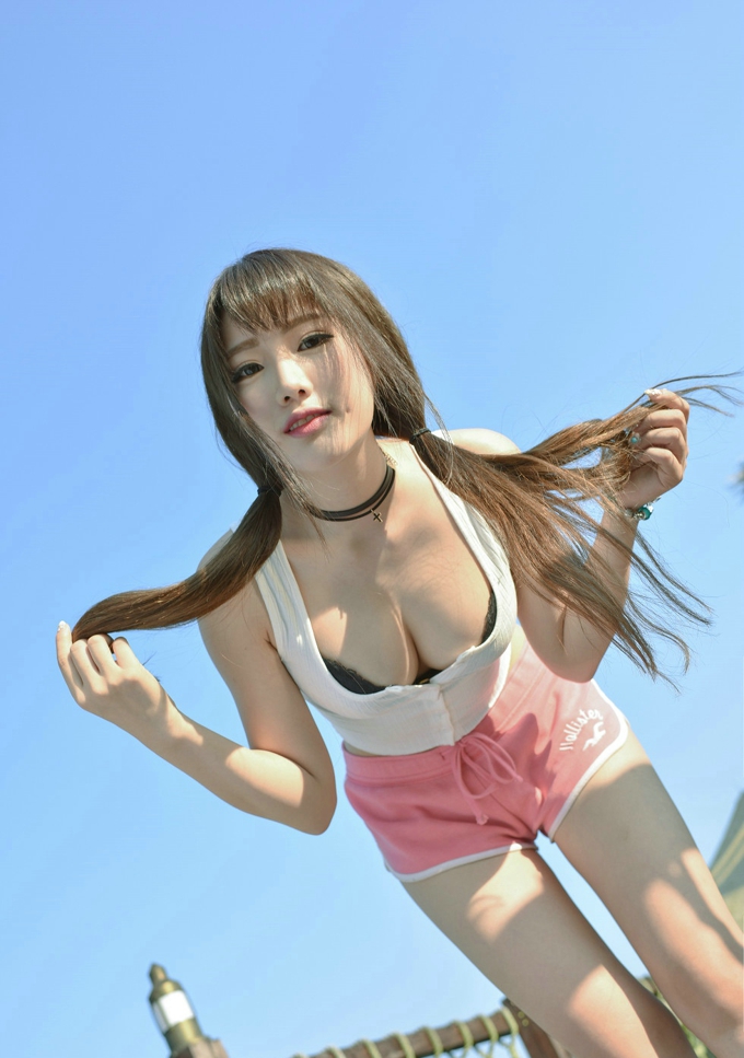 青春靓丽女模特Akiki朱若慕性感可人诱惑气质美乳翘臀写真