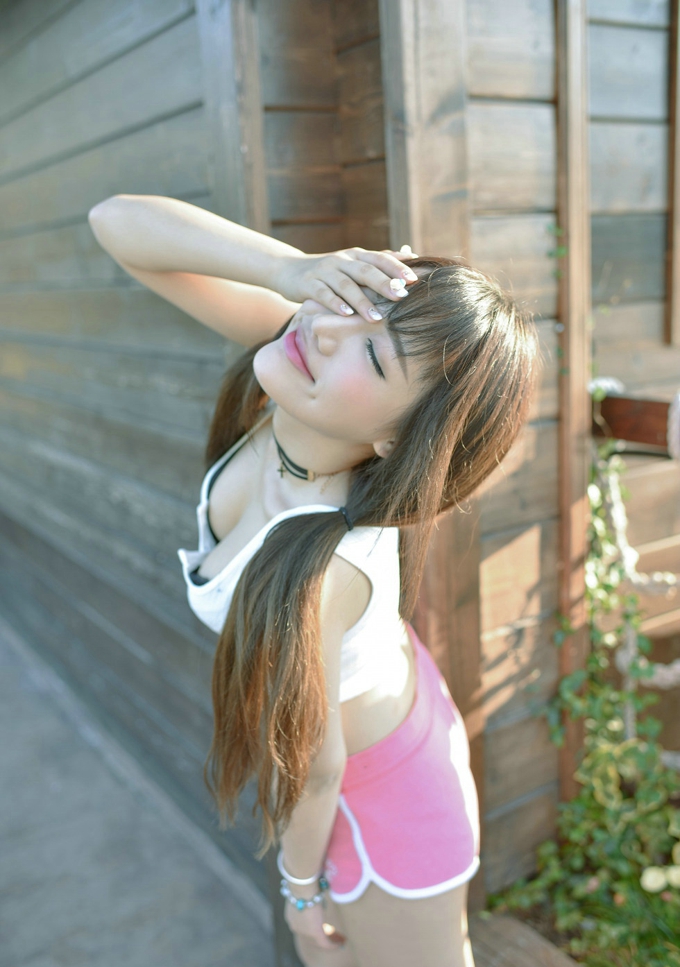 青春靓丽女模特Akiki朱若慕性感可人诱惑气质美乳翘臀写真