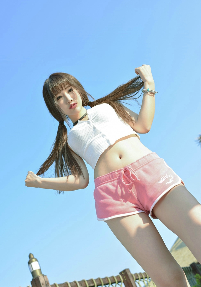 青春靓丽女模特Akiki朱若慕性感可人诱惑气质美乳翘臀写真