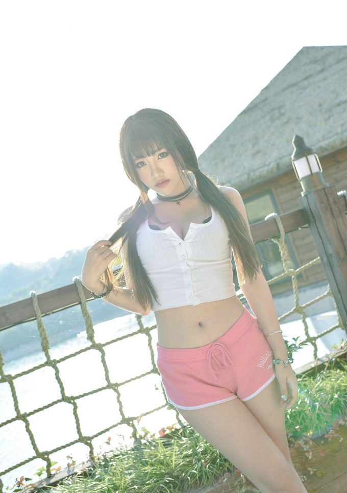 青春靓丽女模特Akiki朱若慕性感可人诱惑气质美乳翘臀写真