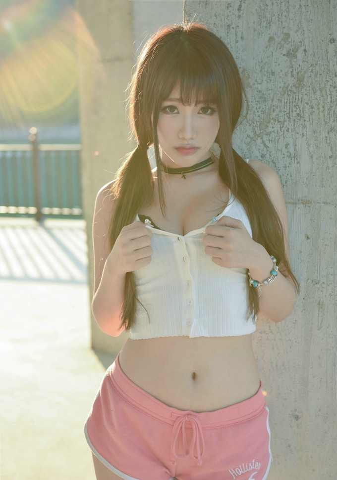 青春靓丽女模特Akiki朱若慕性感可人诱惑气质美乳翘臀写真