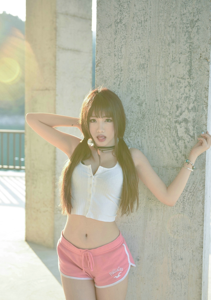 青春靓丽女模特Akiki朱若慕性感可人诱惑气质美乳翘臀写真