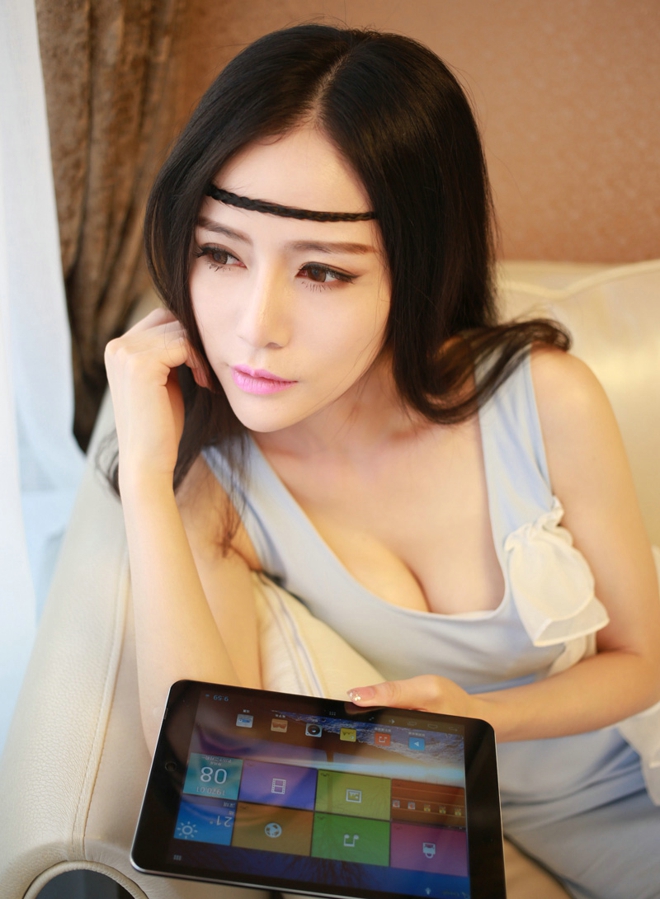 养眼尤物Nancy小姿低胸深沟诱惑娇媚美人妻销魂诱惑写真