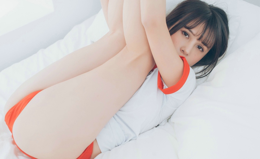 童颜巨乳柳侑绮丰满俏皮白嫩酥胸私房销魂挑逗诱人写真