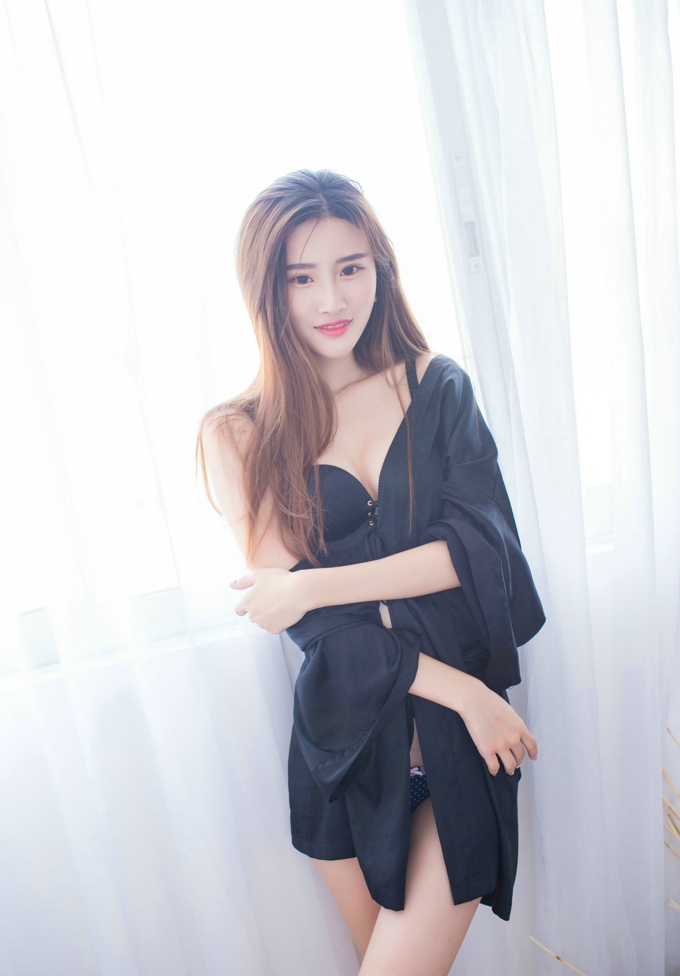 性感女神格格污巫内衣美胸美腿气质妖娆居家私房写真