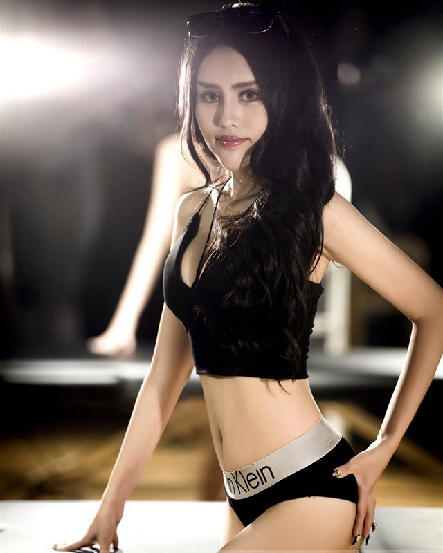 爆乳小蠻腰陈迪雅激情火辣运动系列写真