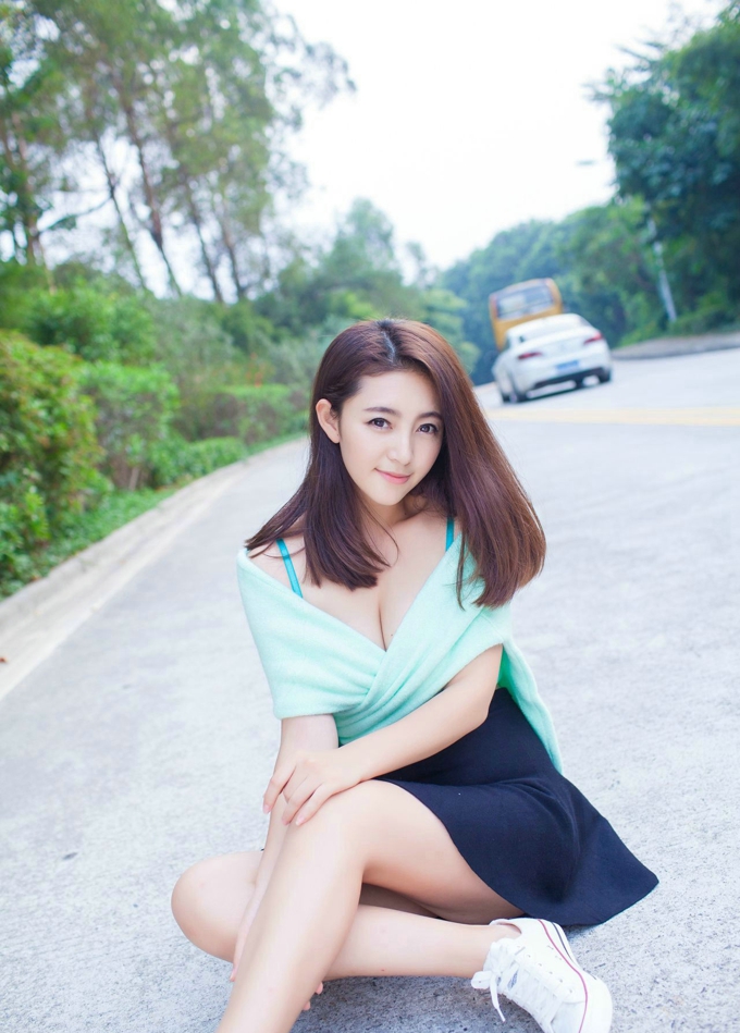 夏茉GIGI丁字裤迷人巨乳室外性感写真